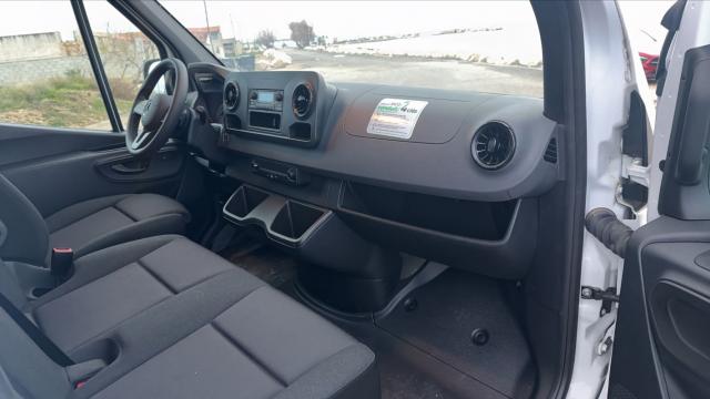 Mercedes Benz Sprinter image 2