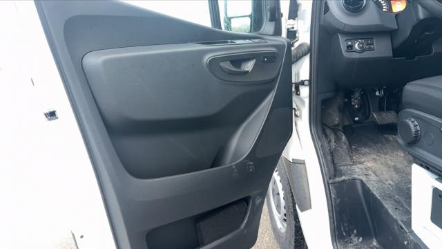Mercedes Benz Sprinter image 3