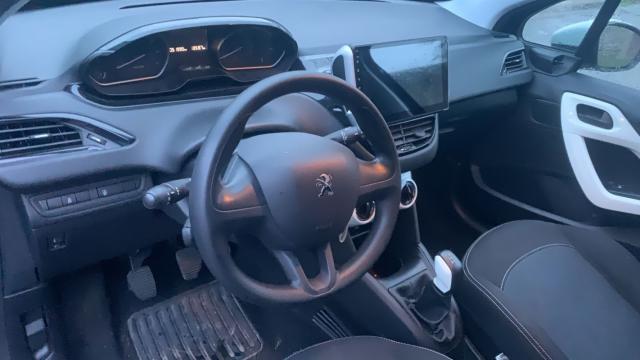 Peugeot 208 image 7