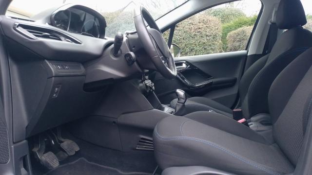 Peugeot 208 image 3