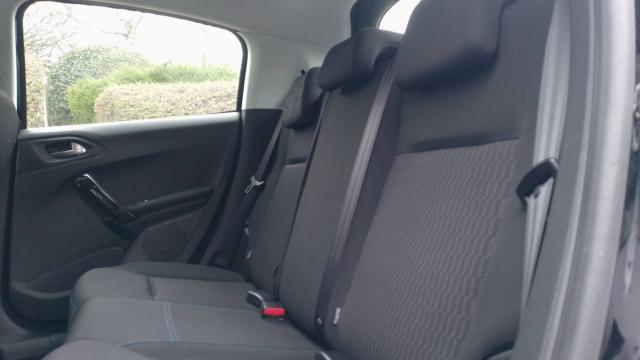 Peugeot 208 image 9