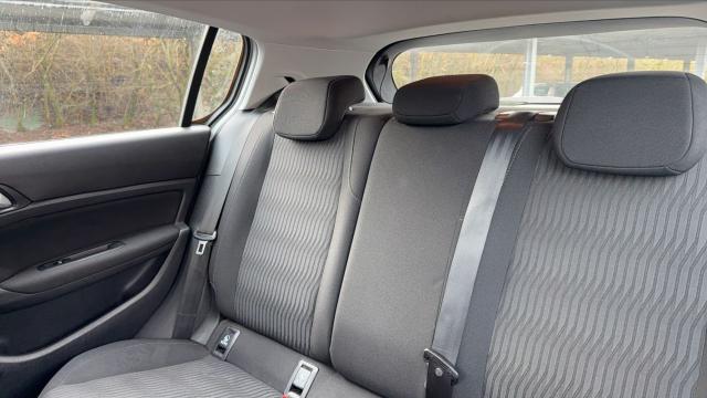 Peugeot 308 image 2