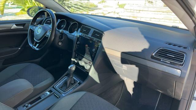 Volkswagen Golf image 8