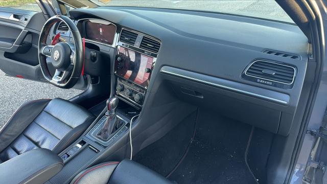 Volkswagen Golf image 9