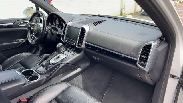 Porsche Cayenne image 2