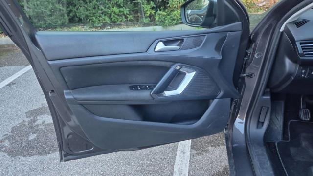 Peugeot 308 image 1