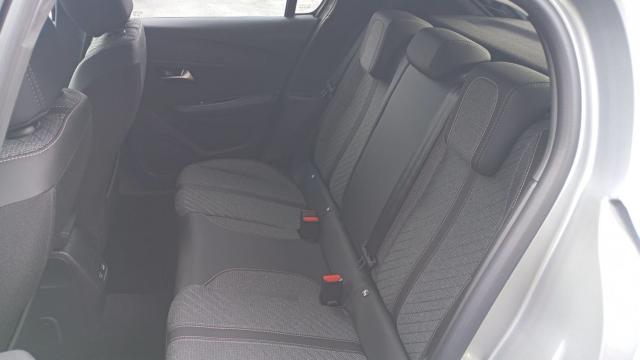 Peugeot 208 image 5