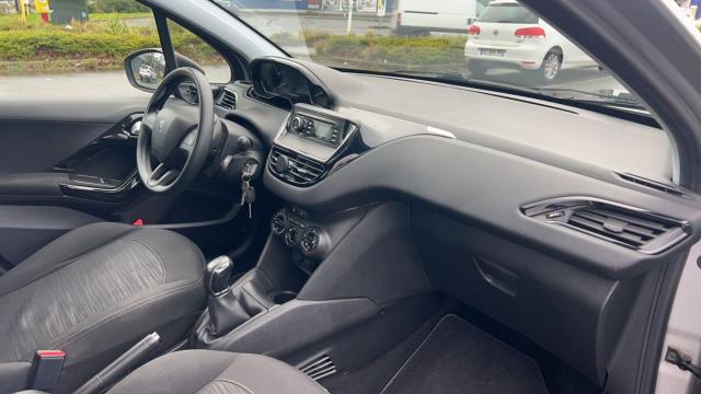 Peugeot 208 image 4