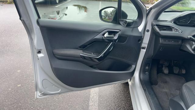 Peugeot 208 image 1