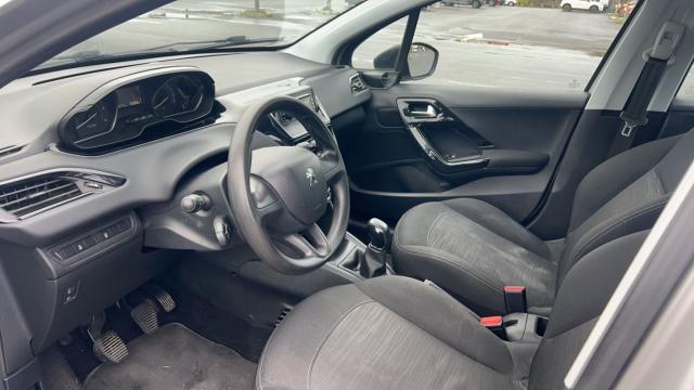 Peugeot 208 image 2