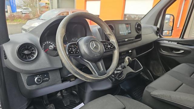 Mercedes Benz Sprinter image 2