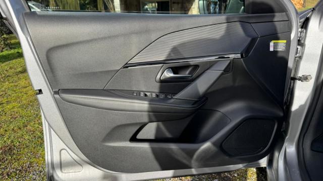 Peugeot E-208 image 9