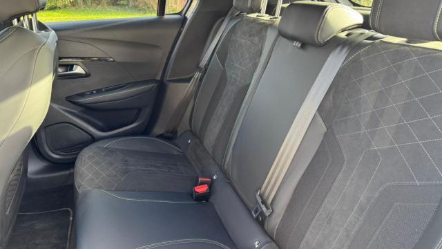 Peugeot E-208 image 8