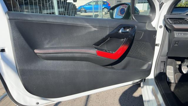 Peugeot 208 image 8