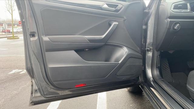 Volkswagen T-Roc image 6