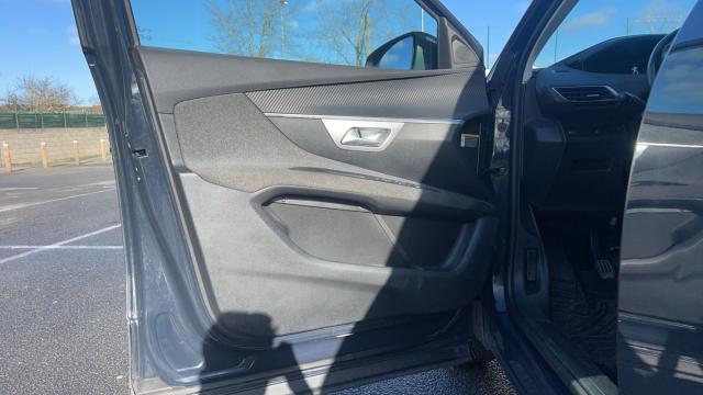 Peugeot 3008 image 3