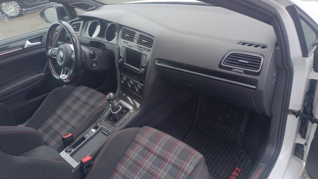 Volkswagen Golf image 4