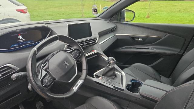 Peugeot 3008 image 3