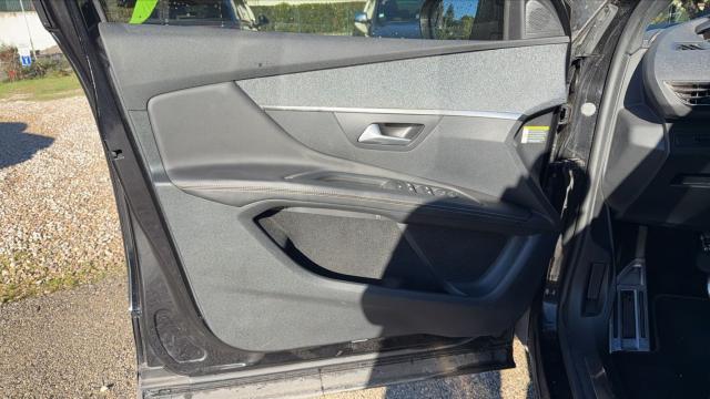 Peugeot 3008 image 2