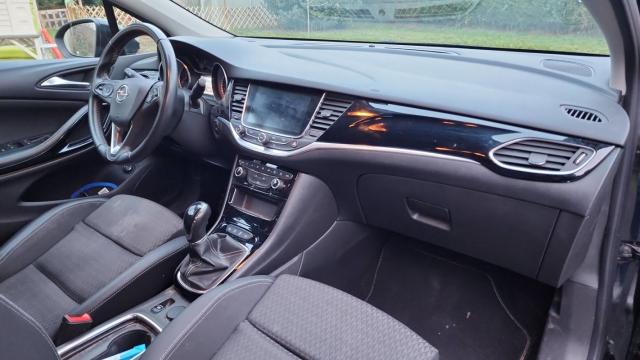 Opel Astra Sports Tourer image 8