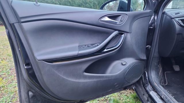 Opel Astra Sports Tourer image 9