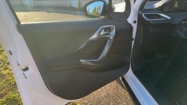 Peugeot 2008 image 4