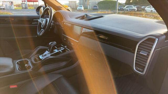 Porsche Cayenne image 3