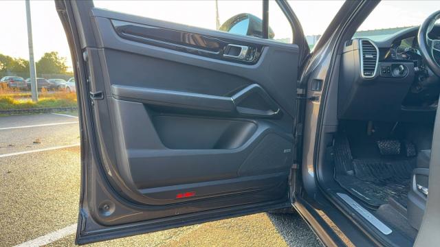 Porsche Cayenne image 8