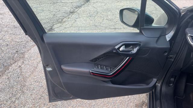 Peugeot 208 image 4