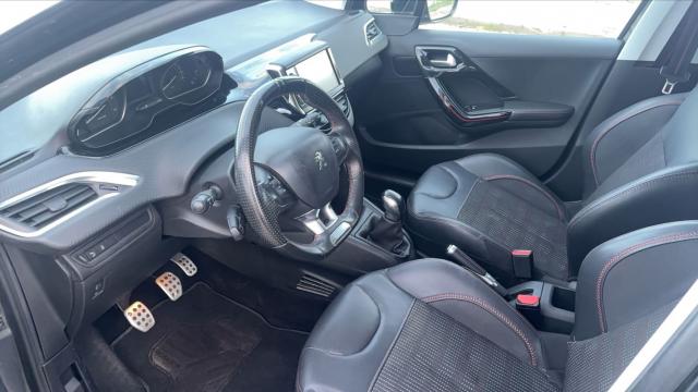 Peugeot 208 image 2