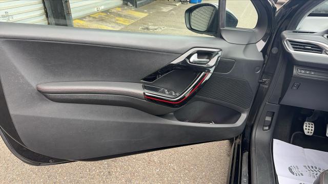 Peugeot 208 image 8