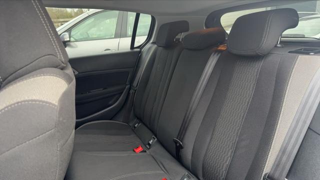 Peugeot 308 image 8