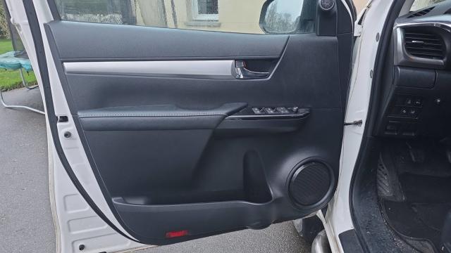Toyota Hilux image 5