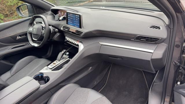 Peugeot 3008 image 2
