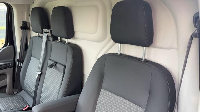 Ford Transit Custom image 8