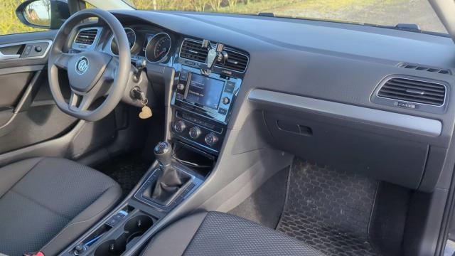 Volkswagen Golf image 9