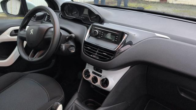 Peugeot 208 image 2