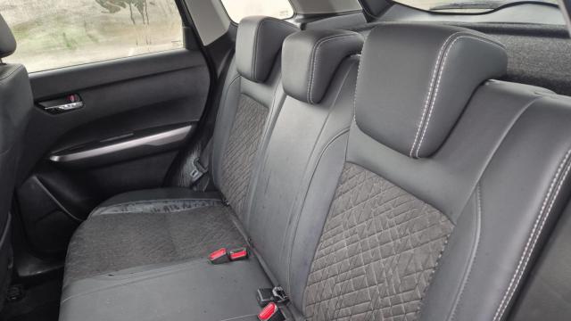 Suzuki Vitara image 8