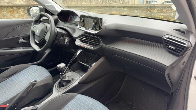 Peugeot 208 image 8