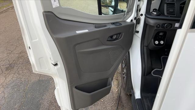 Ford Transit image 2