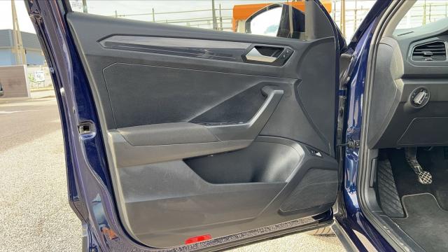 Volkswagen T-Roc image 6