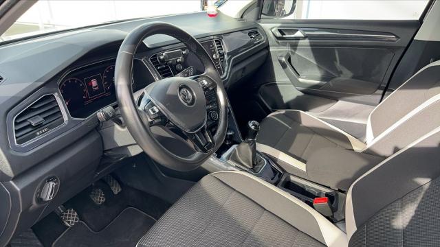 Volkswagen T-Roc image 2