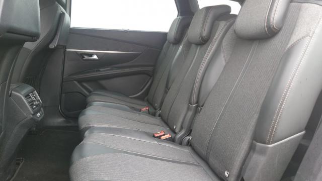 Peugeot 5008 image 8