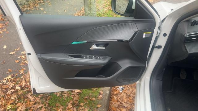 Peugeot 208 image 9