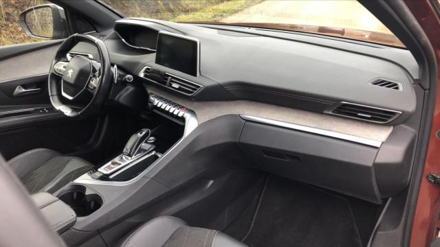 Peugeot 3008 image 2