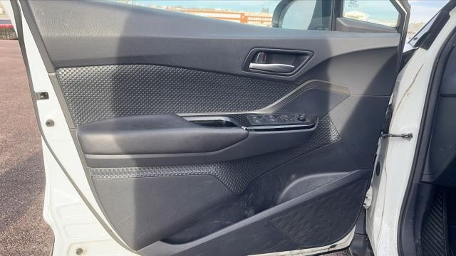 Toyota C-Hr image 9