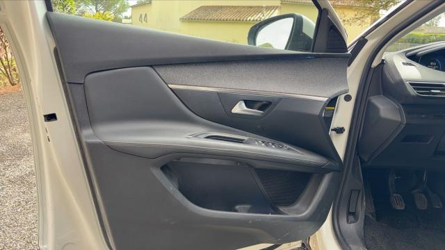 Peugeot 3008 image 2