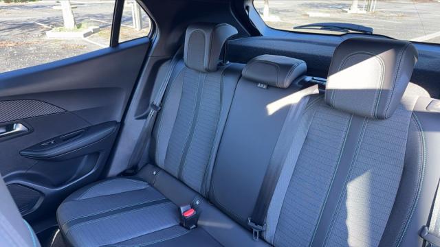 Peugeot 2008 image 9