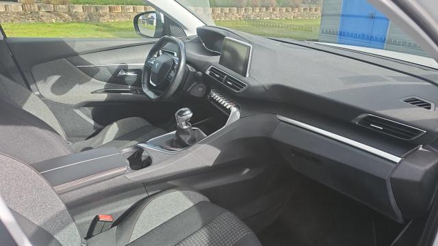 Peugeot 3008 image 2