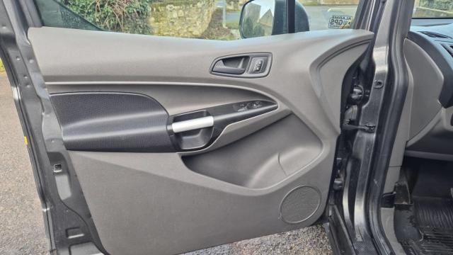Ford Transit Connect image 9